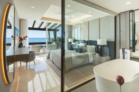 Modern Penthouse one-of-a-kind property on the Costa del So frontline, 6 bedrooms in The Golden Mile - Marbella best for sale For Super Rich