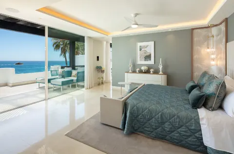 Modern Penthouse one-of-a-kind property on the Costa del So frontline, 6 bedrooms in The Golden Mile - Marbella Classified ads for sale For Super Rich