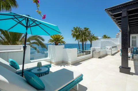 Modern Penthouse one-of-a-kind property on the Costa del So frontline, 6 bedrooms in The Golden Mile - Marbella top for sale For Super Rich