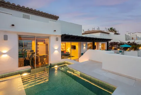 Modern Penthouse one-of-a-kind property on the Costa del So frontline, 6 bedrooms in The Golden Mile - Marbella ultra luxury for sale For Super Rich