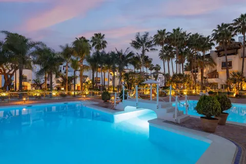 Modern Penthouse one-of-a-kind property on the Costa del So frontline, 6 bedrooms in The Golden Mile - Marbella exclusive for sale For Super Rich