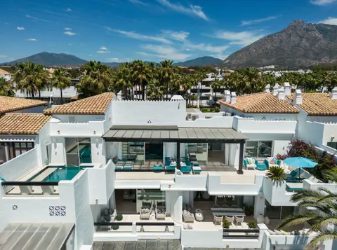 Modern Penthouse one-of-a-kind property on the Costa del So frontline, 6 bedrooms in The Golden Mile - Marbella ads for sale For Super Rich