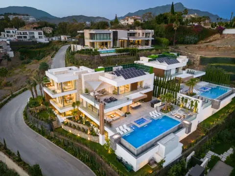 Modern Villa Indoor & outdoor pool sauna & Jacuzzi, 6 bedrooms in Benahavis La Quinta - Marbella buy for sale For Super Rich