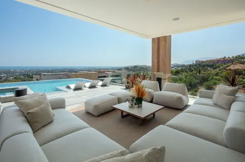 Modern Villa Indoor & outdoor pool sauna & Jacuzzi, 6 bedrooms in Benahavis La Quinta - Marbella Classified ads for sale For Super Rich