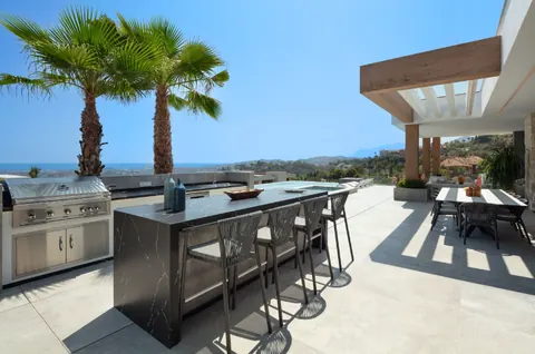 Modern Villa Indoor & outdoor pool sauna & Jacuzzi, 6 bedrooms in Benahavis La Quinta - Marbella deal for sale For Super Rich