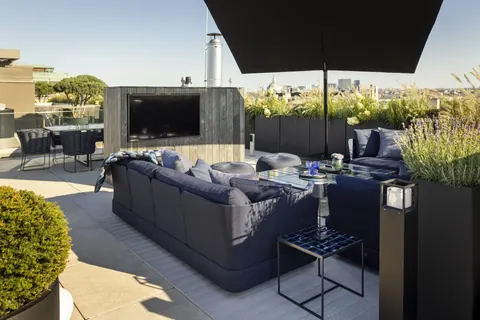 Luxury Penthouse Panoramic View roof garden with outdoor pool, 4 bedrooms in Vienna buy for sale For Super Rich