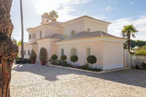 Architectural Villa Panoramic View Golf View, 4 bedrooms in Vale do Lobo Used for sale For Super Rich