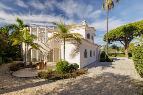 Architectural Villa Panoramic View Golf View, 4 bedrooms in Vale do Lobo available for sale For Super Rich