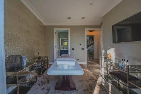 Luxury Villa Beach Front, sea view, heated saltwater pool, jacuzzi, garden fireplace, 8 bedrooms in Algarve image for sale For Super Rich