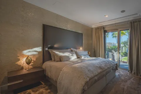 Luxury Villa Beach Front, sea view, heated saltwater pool, jacuzzi, garden fireplace, 8 bedrooms in Algarve expensive for sale For Super Rich
