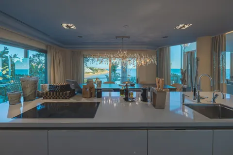 Luxury Villa Beach Front, sea view, heated saltwater pool, jacuzzi, garden fireplace, 8 bedrooms in Algarve ultra luxury for sale For Super Rich