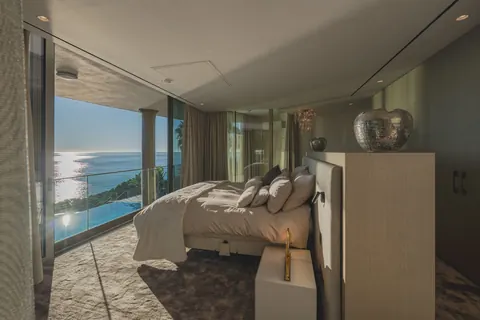 Luxury Villa Beach Front, sea view, heated saltwater pool, jacuzzi, garden fireplace, 8 bedrooms in Algarve prix for sale For Super Rich