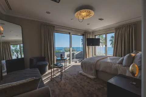 Luxury Villa Beach Front, sea view, heated saltwater pool, jacuzzi, garden fireplace, 8 bedrooms in Algarve photos for sale For Super Rich