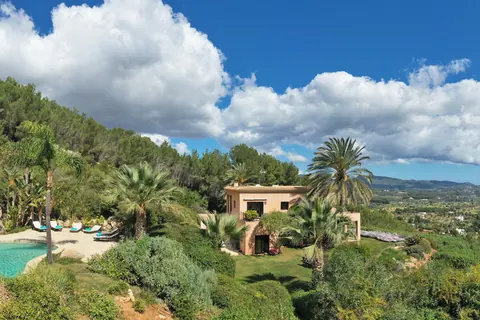 Mediterranean Colonial Villa Panoramic views of the sea & mountain chlorine pool and pond, 7 bedrooms in Santa Eulalia - Ibiza Used for sale For Super Rich