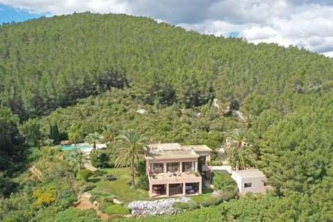Mediterranean Colonial Villa Panoramic views of the sea & mountain chlorine pool and pond, 7 bedrooms in Santa Eulalia - Ibiza B44050L for sale For Super Rich