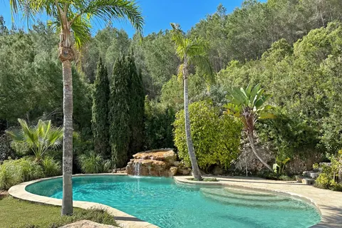 Mediterranean Colonial Villa Panoramic views of the sea & mountain chlorine pool and pond, 7 bedrooms in Santa Eulalia - Ibiza available for sale For Super Rich