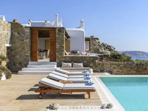 Mykonian style Villa Panoramic View, 800 meters from the Port, 10 bedrooms in Mykonos top for sale For Super Rich
