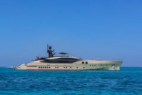 DB9 52M Palmer Johnson 2010/2020 - 11 Guests