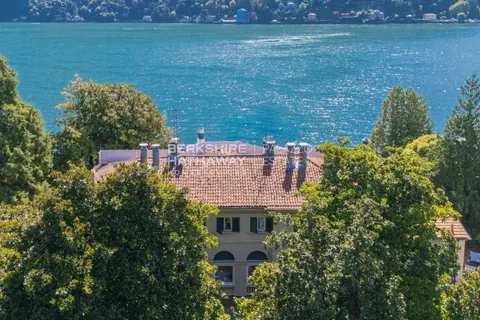 Century 19th Apartment Panoramic View, boathouse, terrace, 3 bedrooms in Como real estate for sale For Super Rich