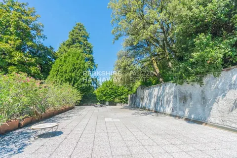 Century 19th Apartment Panoramic View, boathouse, terrace, 3 bedrooms in Como luxury for sale For Super Rich