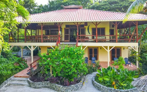 Colonial Tropical Retreat Hotel Beach Front Sea View, 10 bedrooms in Bluff Beach, Isla Colón, Bocas del Toro available for sale For Super Rich Colonial Tropical Retreat Hotel Beach Front Sea View, 10 bedrooms in Bluff Beach, Isla Colón, Bocas del Toro available for sale For Super Rich