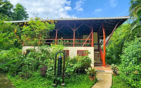 Colonial Tropical Retreat Hotel Beach Front Sea View, 10 bedrooms in Bluff Beach, Isla Colón, Bocas del Toro Classified ads for sale For Super Rich Colonial Tropical Retreat Hotel Beach Front Sea View, 10 bedrooms in Bluff Beach, Isla Colón, Bocas del Toro Classified ads for sale For Super Rich