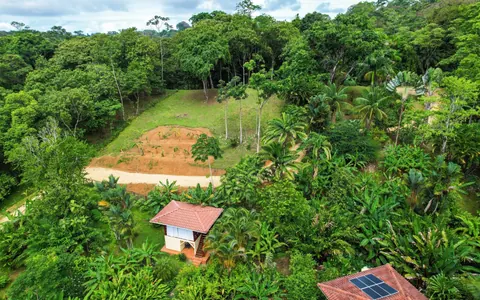 Colonial Tropical Retreat Hotel Beach Front Sea View, 10 bedrooms in Bluff Beach, Isla Colón, Bocas del Toro real estate for sale For Super Rich Colonial Tropical Retreat Hotel Beach Front Sea View, 10 bedrooms in Bluff Beach, Isla Colón, Bocas del Toro real estate for sale For Super Rich