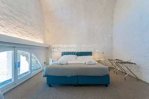 Luxury Villa La Filanda, breathtaking lakefront, pool and pier, 5 bedrooms in Brienno - Lake Como exclusive for sale For Super Rich