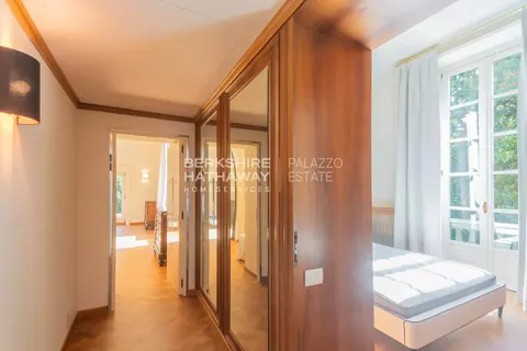 Century 19th Apartment Panoramic View, boathouse, terrace, 3 bedrooms in Como properties for sale For Super Rich