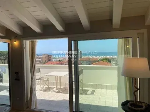 Premium Hotel heart of Marina di Pietrasanta, 26 bedrooms in Forte dei Marmi