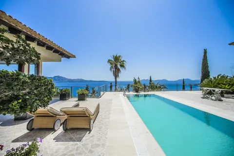 Luxury Villa Panoramic View of the entire bay of Pollensa and mountains, 7 bedrooms in Puerto Pollensa search for sale For Super Rich