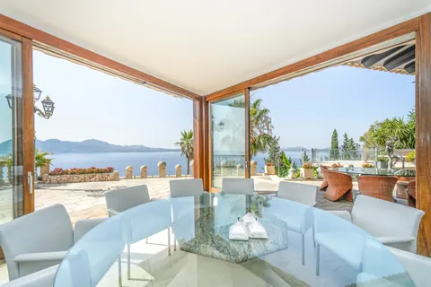 Luxury Villa Panoramic View of the entire bay of Pollensa and mountains, 7 bedrooms in Puerto Pollensa Classified ads for sale For Super Rich