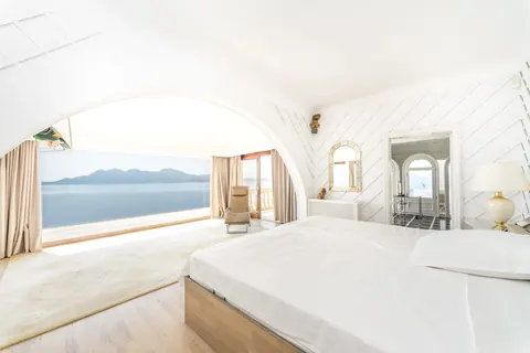 Luxury Villa Panoramic View of the entire bay of Pollensa and mountains, 7 bedrooms in Puerto Pollensa deal for sale For Super Rich