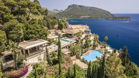 Luxury Villa Panoramic View of the entire bay of Pollensa and mountains, 7 bedrooms in Puerto Pollensa Used for sale For Super Rich