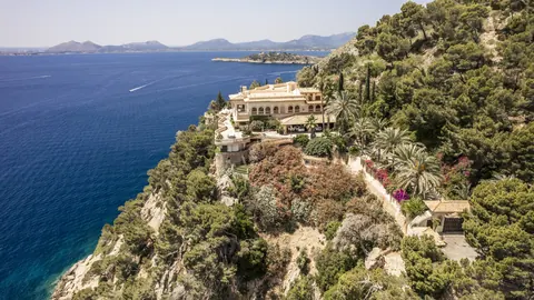 Luxury Villa Panoramic View of the entire bay of Pollensa and mountains, 7 bedrooms in Puerto Pollensa available for sale For Super Rich