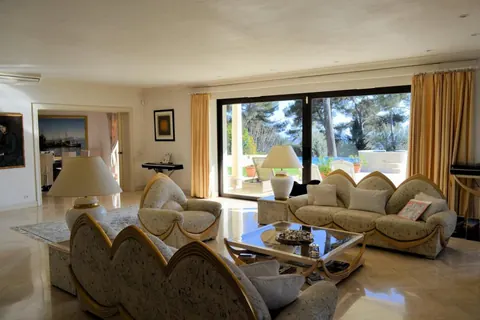 Elegant Villa Sea views to the Bay of Theoule nice pool, +5 bedrooms in Cannes Fr.877 for sale For Super Rich