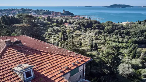 Century Villa Panoramic View Buit in 1800, 10 bedrooms in Lerici Used for sale For Super Rich