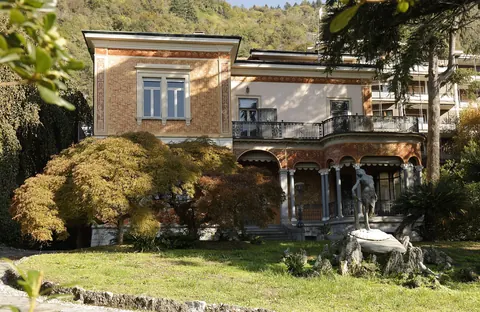 High-end Villa Lake View, 10 bedrooms in Lake Como URE2 for sale For Super Rich