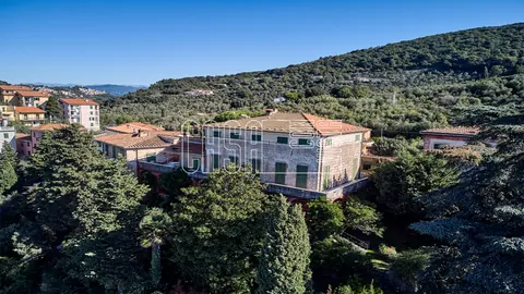 Century Villa Panoramic View Buit in 1800, 10 bedrooms in Lerici Villa Bellavista for sale For Super Rich