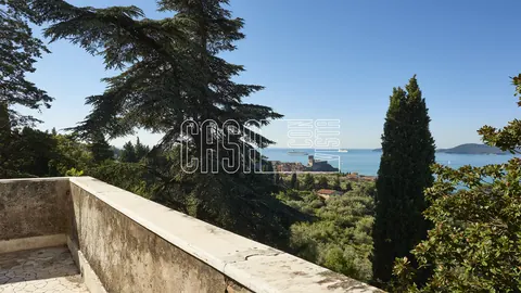 Century Villa Panoramic View Buit in 1800, 10 bedrooms in Lerici luxury for sale For Super Rich