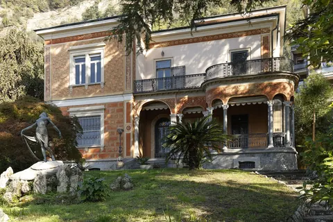 High-end Villa Lake View, 10 bedrooms in Lake Como Used for sale For Super Rich