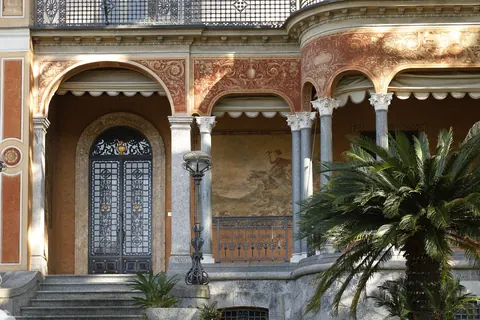 High-end Villa Lake View, 10 bedrooms in Lake Como buy for sale For Super Rich
