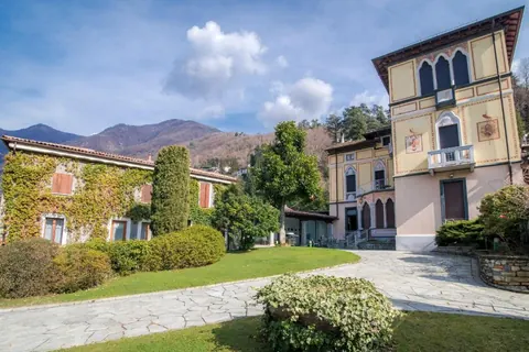 Century Villa Private Dock Lake Front, 7 bedrooms in FAGGETO LARIO Used for sale For Super Rich