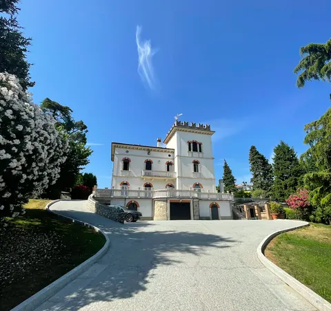 Century Villa Lake View Private Garden, 5 bedrooms in Lake Garda Used for sale For Super Rich