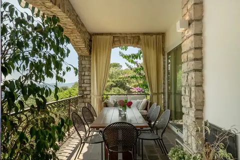 High-end Villa Lake View botanical garden, 6 bedrooms in Gardone Riviera - Lake Garda buy for sale For Super Rich
