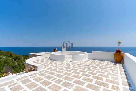 High-end Villa Sea front magnificent landscape, 5 bedrooms in Gagliano del Capo - Apulia Classified ads for sale For Super Rich