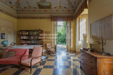 Century 18th Villa Lake View and park, 10 bedrooms in Tremezzina - Lake Como top for sale For Super Rich