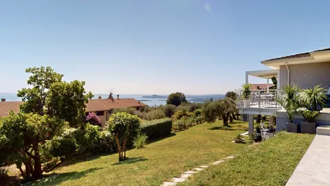 Modern Villa Breathtaking view of the lake Swimming pool, 4 bedrooms in Toscolano Maderno - Lake Garda Used for sale For Super Rich
