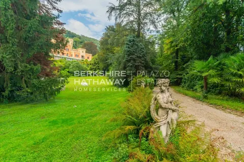 Century Castle Panoramic View of the lake, 27 bedrooms in Lesa - Lake Maggiore Classified ads for sale For Super Rich