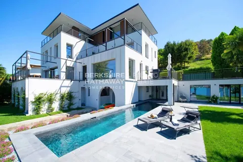 Luxury Villa front lake  swimming pool, wellness and fitness area, 6 bedrooms in Angera - Lake Maggiore Used for sale For Super Rich